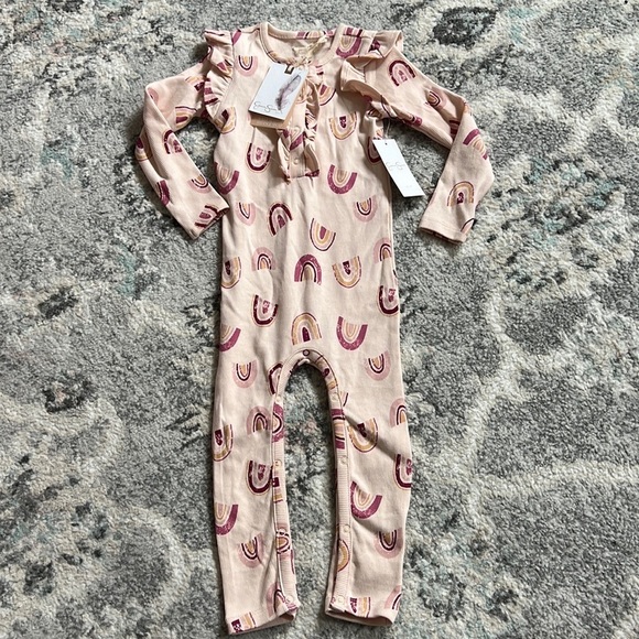 Jessica Simpson Rainbow Outfit - Picture 1 of 6